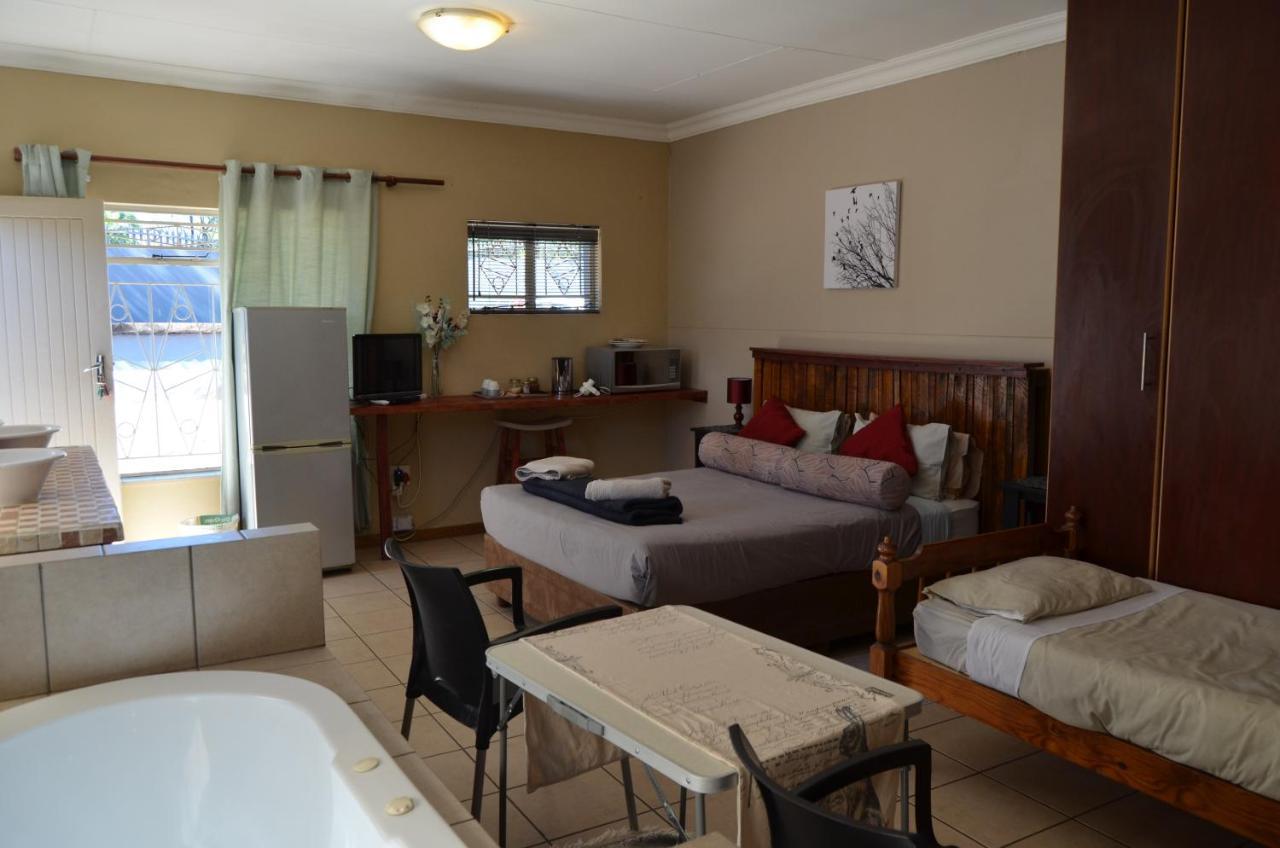 A & R Guesthouse Bloemfontein Exterior photo