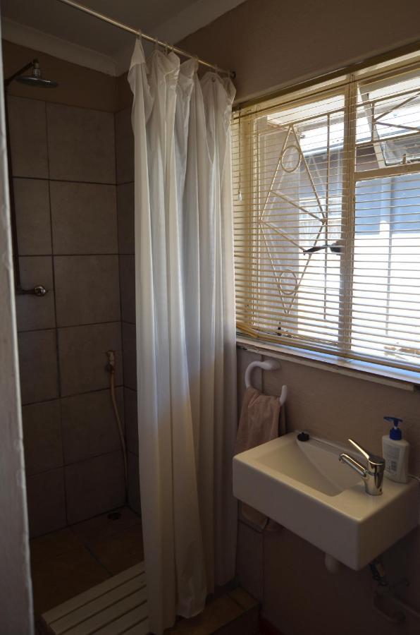 A & R Guesthouse Bloemfontein Exterior photo