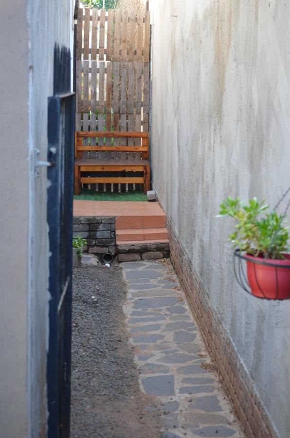 A & R Guesthouse Bloemfontein Exterior photo