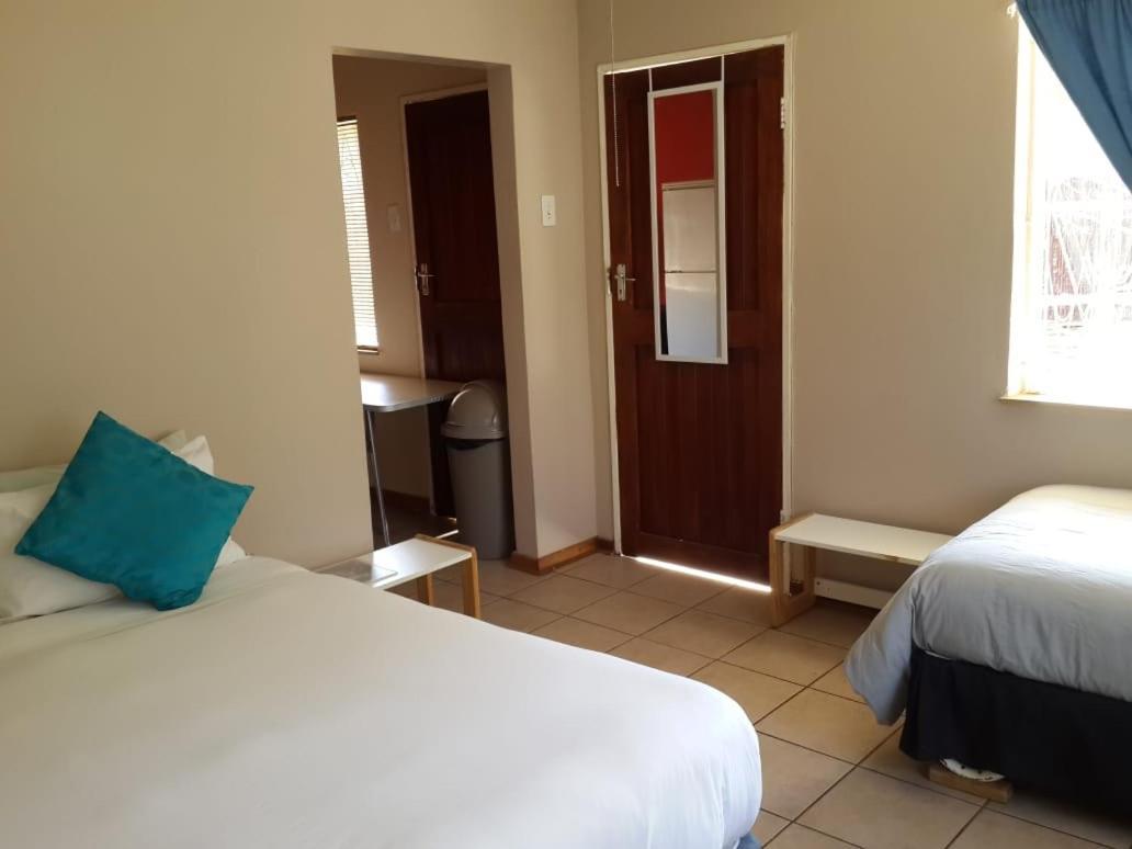 A & R Guesthouse Bloemfontein Exterior photo